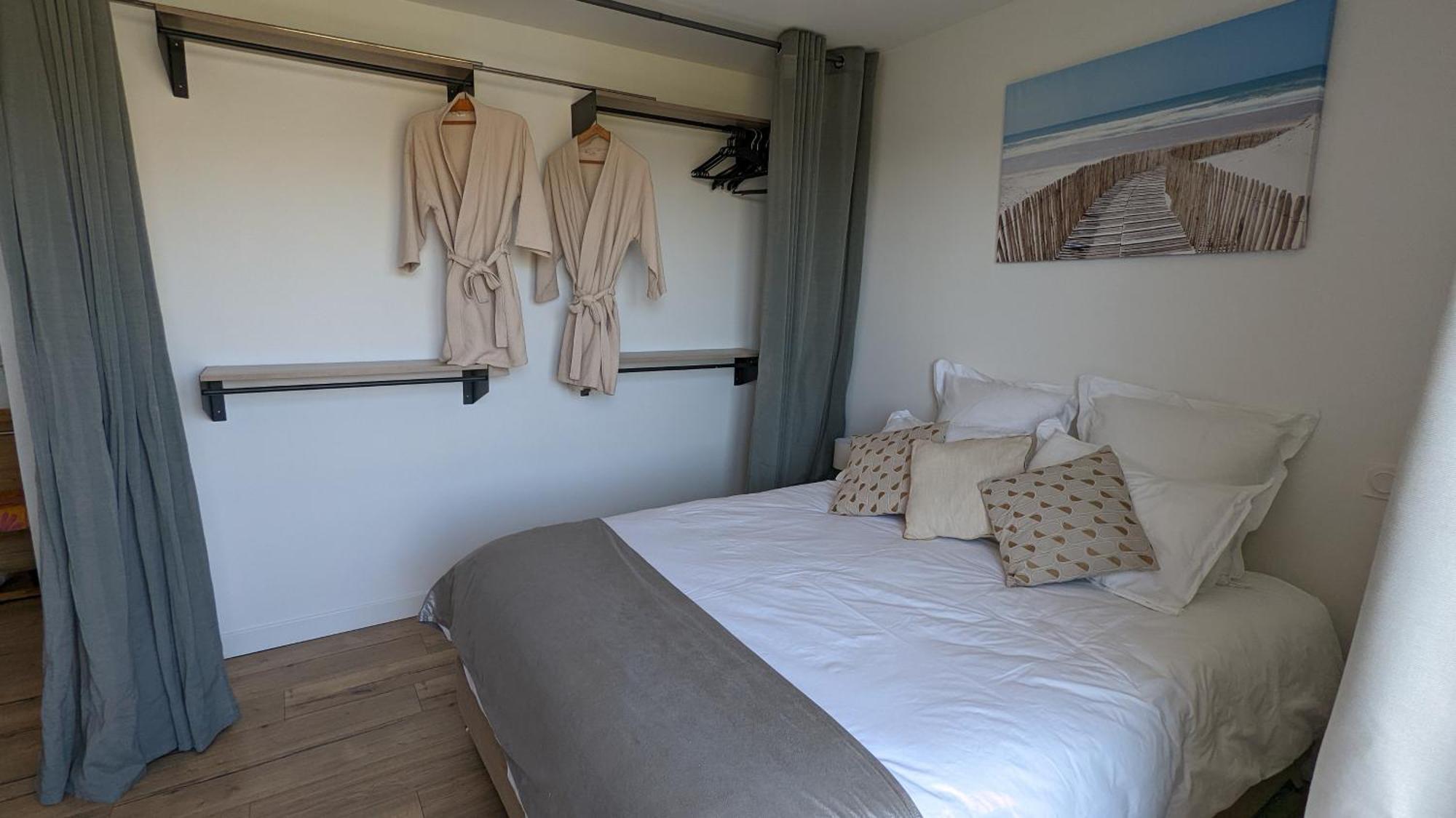 Chambre L A Tavel Exterior photo