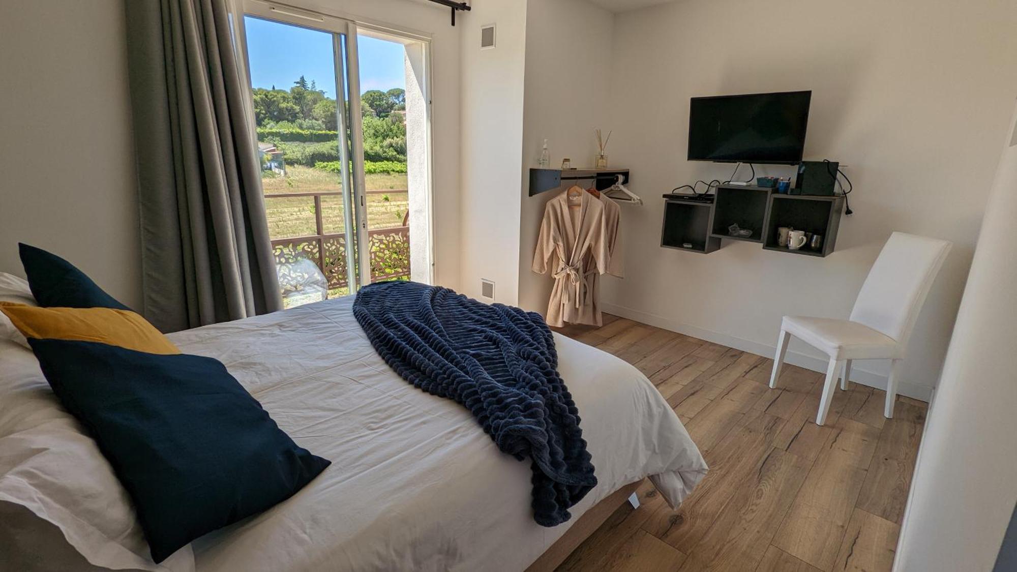 Chambre L A Tavel Exterior photo