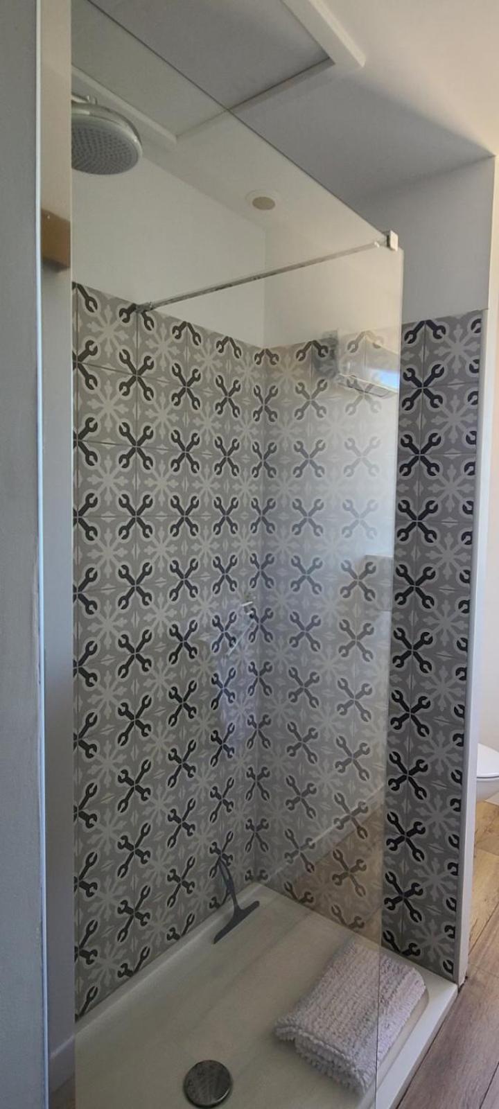 Chambre L A Tavel Exterior photo